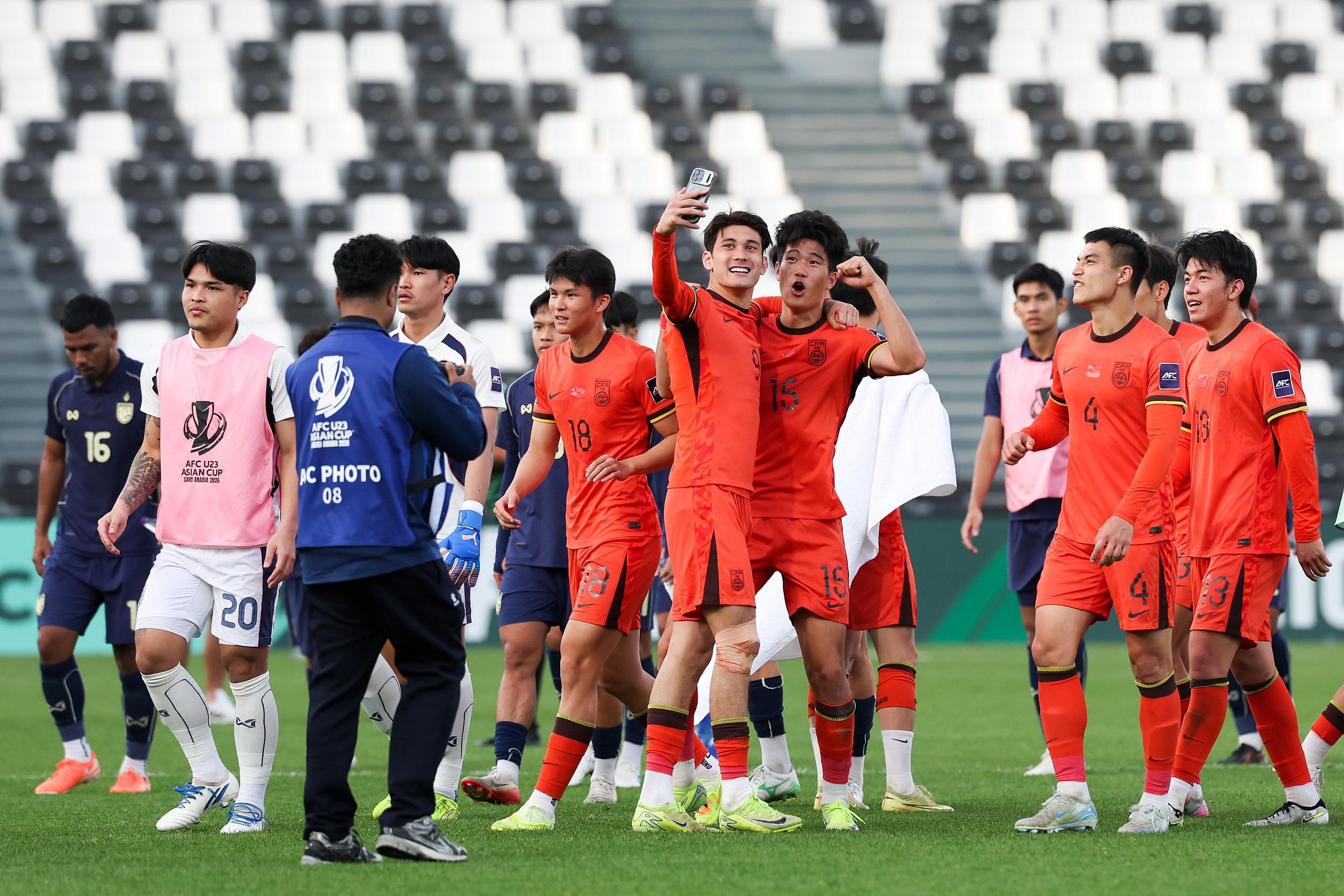 开云登录-黄健翔：乌兹别克实力很强；我们被动防守踢反击是无奈常态