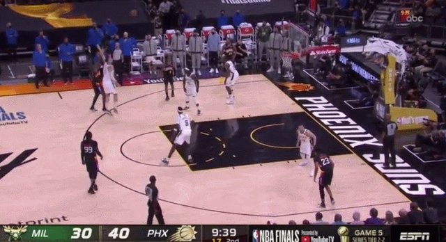 1626739823356024297.gif 1.gif